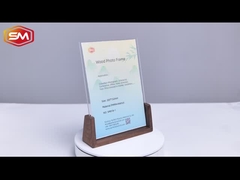 Marco fotográfico acrílico con base de madera