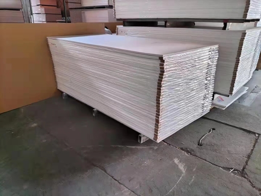 Hoja de espuma de PVC de alta densidad dura 1220*2440 mm Blanco Forex Celuka para publicidad de muebles