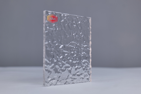 Hoja de plástico transparente texturizada versátil y ligera para uso interior y exterior