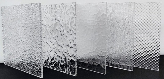Hoja acrílica de onda extrudida de 3 mm y 5 mm de espesor con rayas con patrón lineal claro y textura