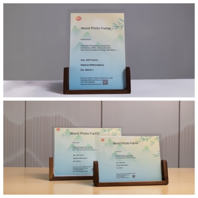 Cuadro fotográfico acrílico de doble lado 4x6 con base de madera marrón para bodas