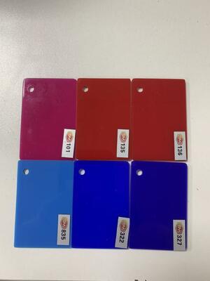 Hoja de acrílico fundido SM Premium en colores vibrantes y rendimiento estable para uso industrial y decorativo